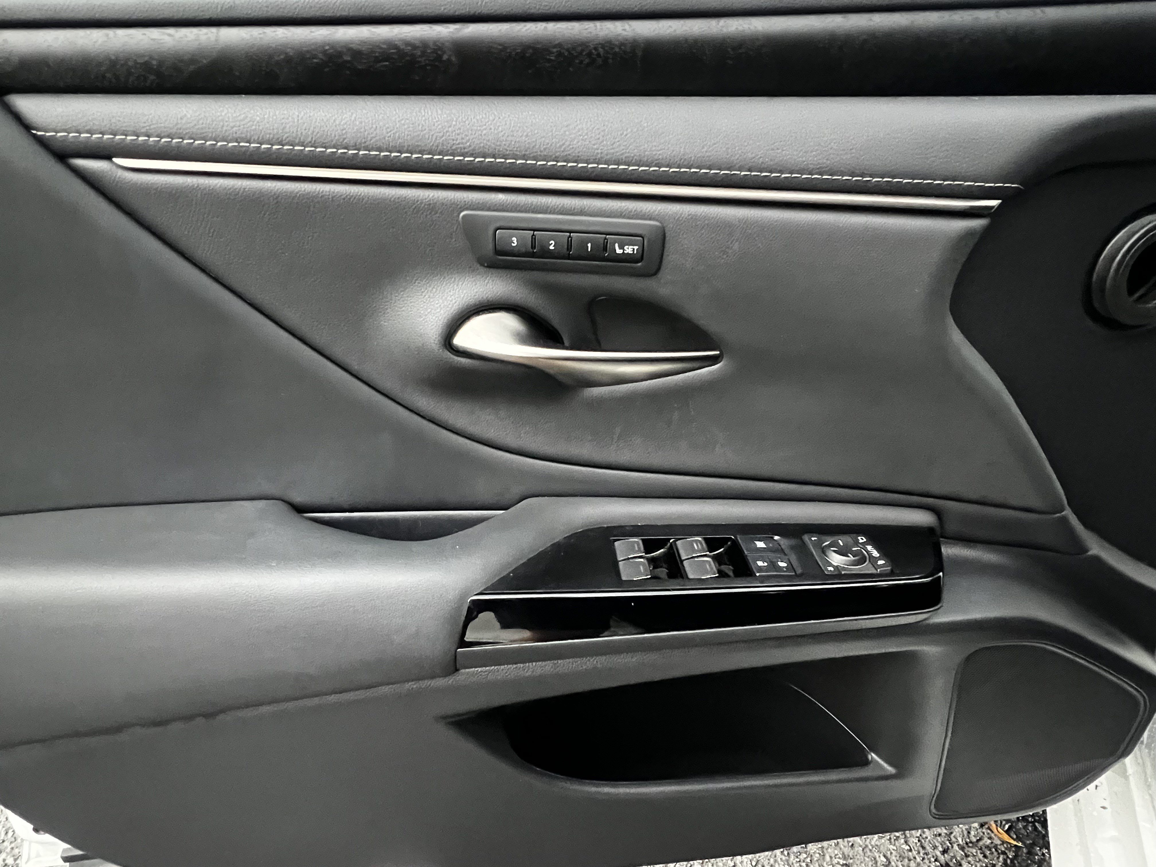 Used 2023 Lexus ES 350 w/ Premium Package FWD image 13