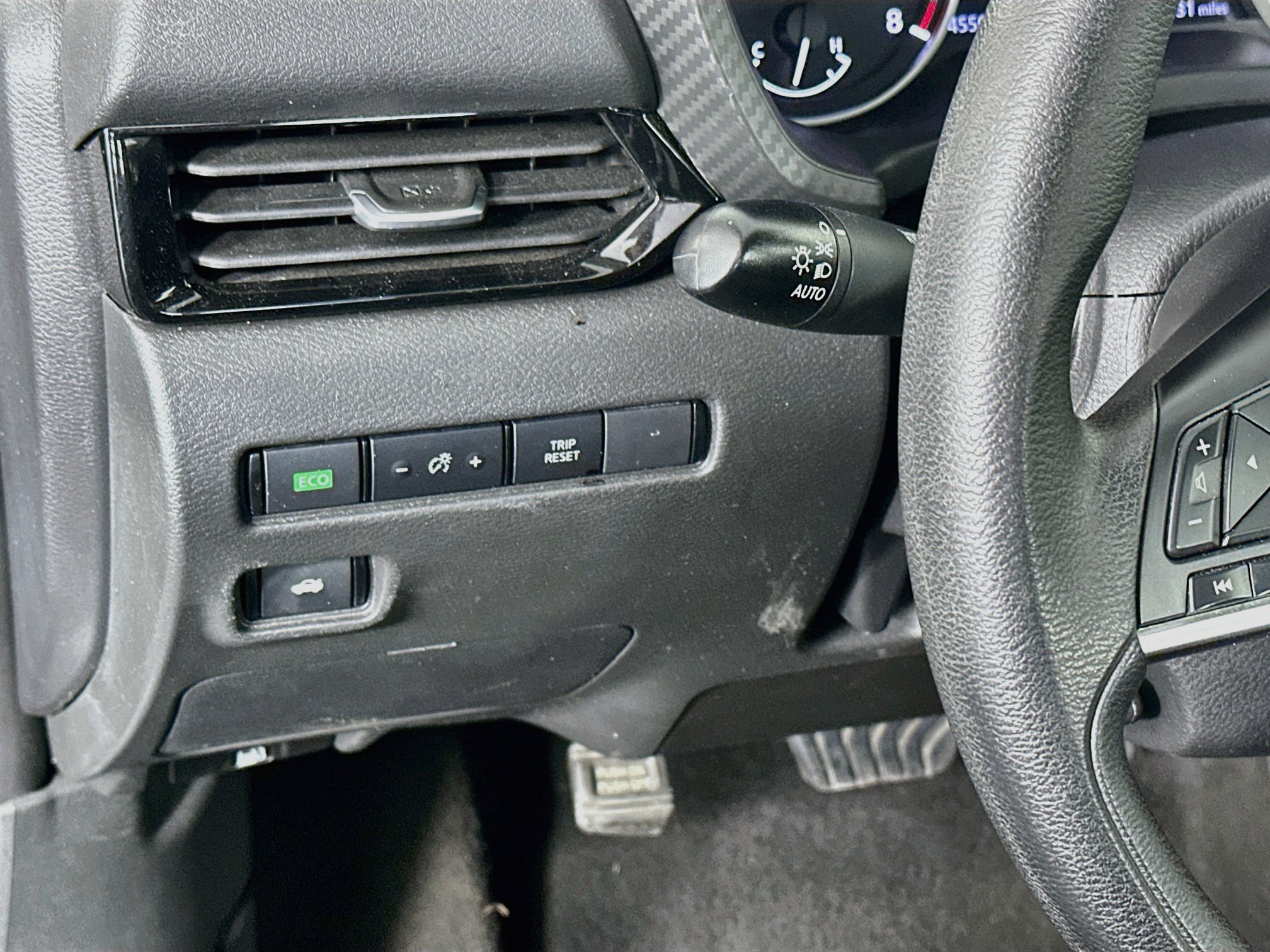 Used 2025 Nissan Sentra SV FWD image 17