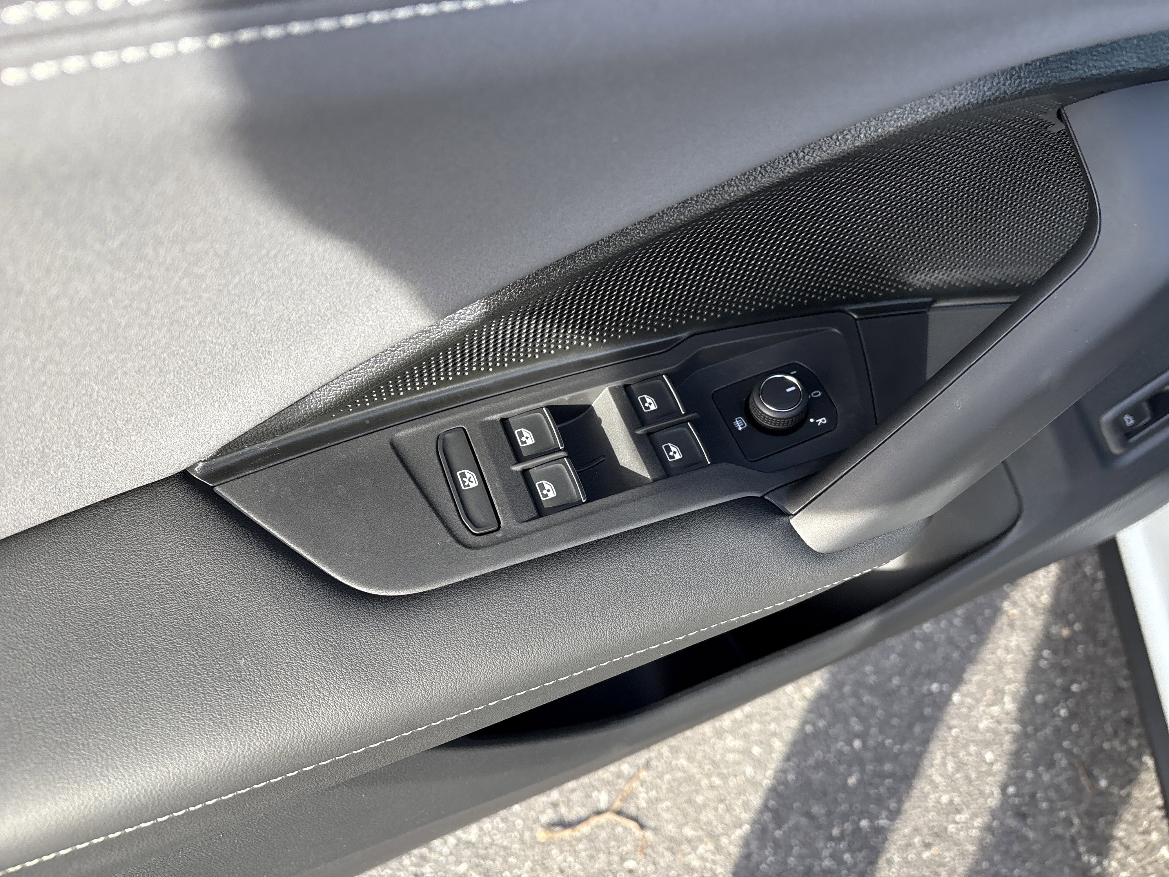 New 2026 Volkswagen Tiguan SE image 9