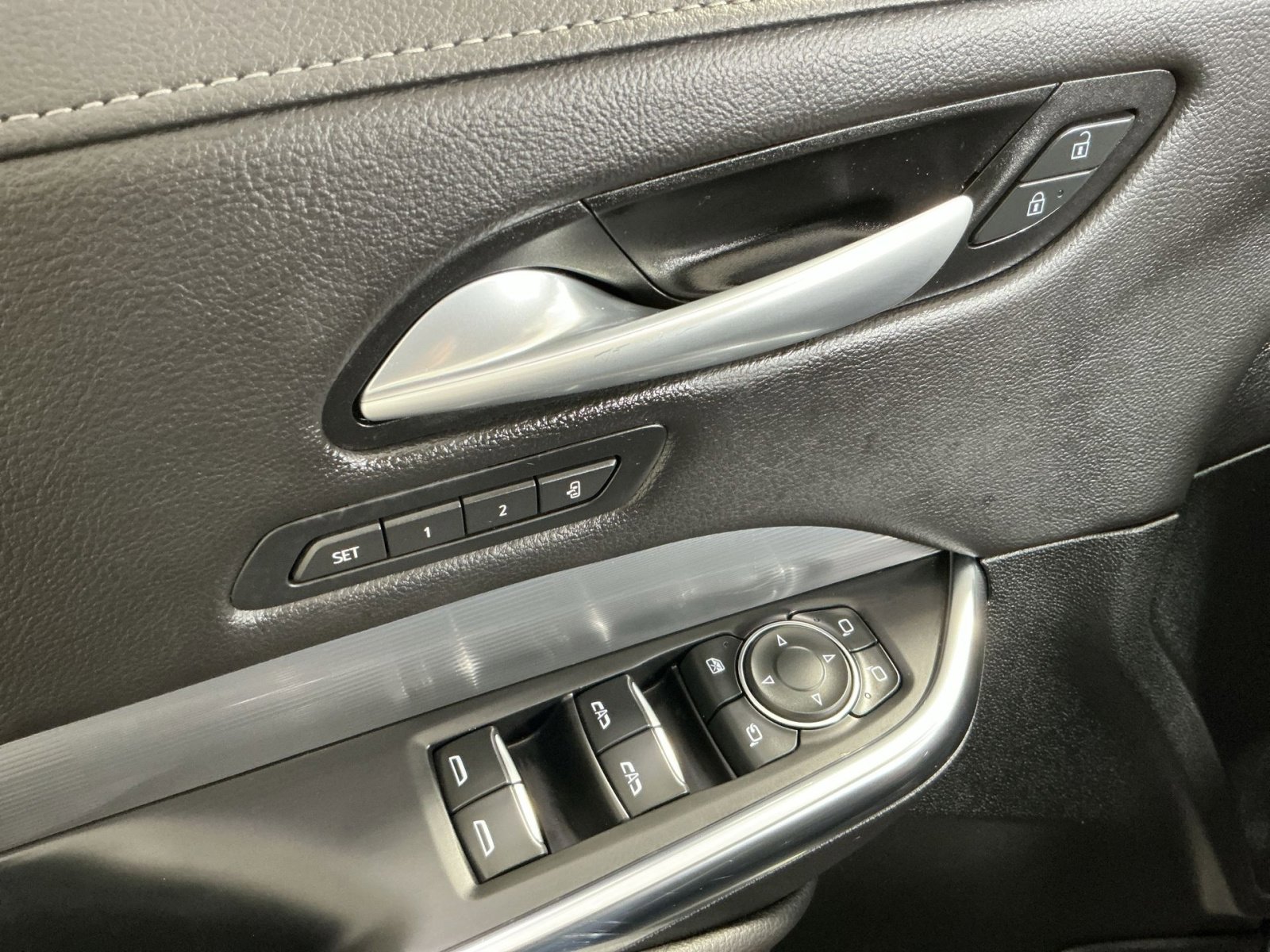 Used 2024 Cadillac XT4 Premium Luxury AWD/4WD image 16