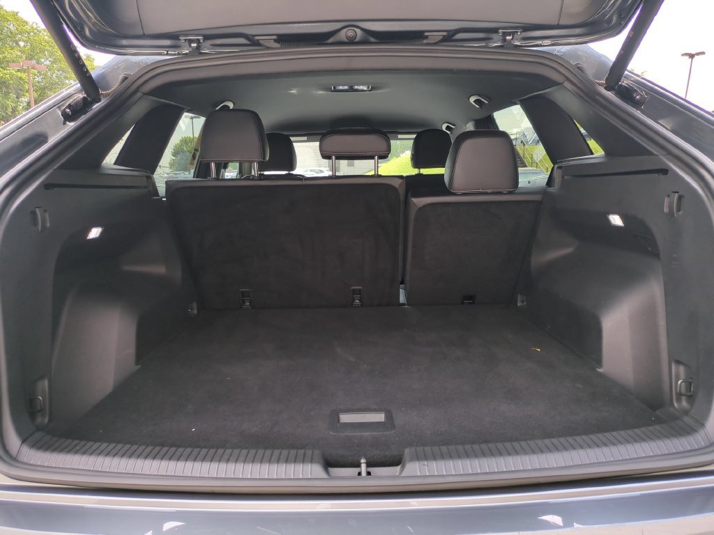 Used 2025 Volkswagen Atlas Cross Sport SE FWD image 25