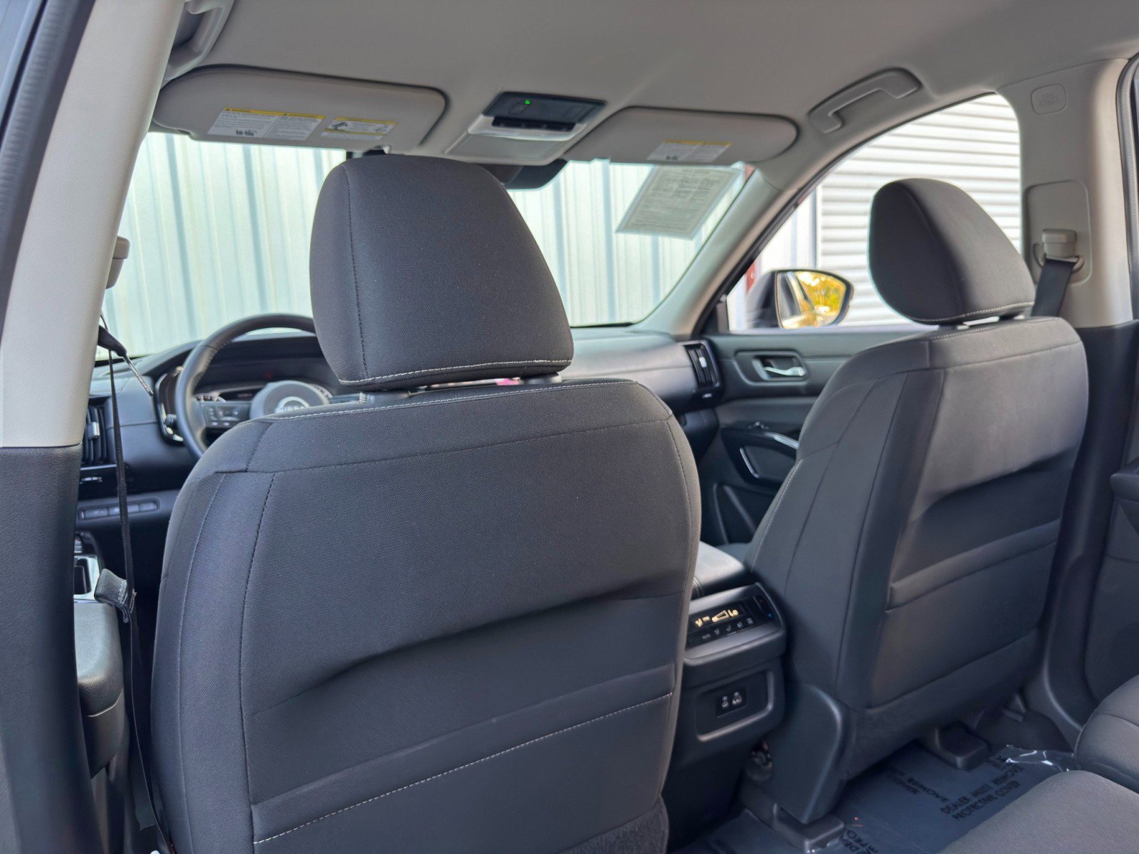 Used 2022 Nissan Pathfinder SV image 31