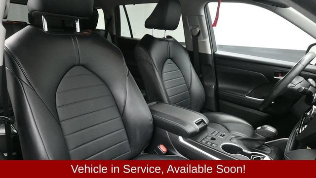 Used 2023 Toyota Highlander XLE AWD/4WD image 18