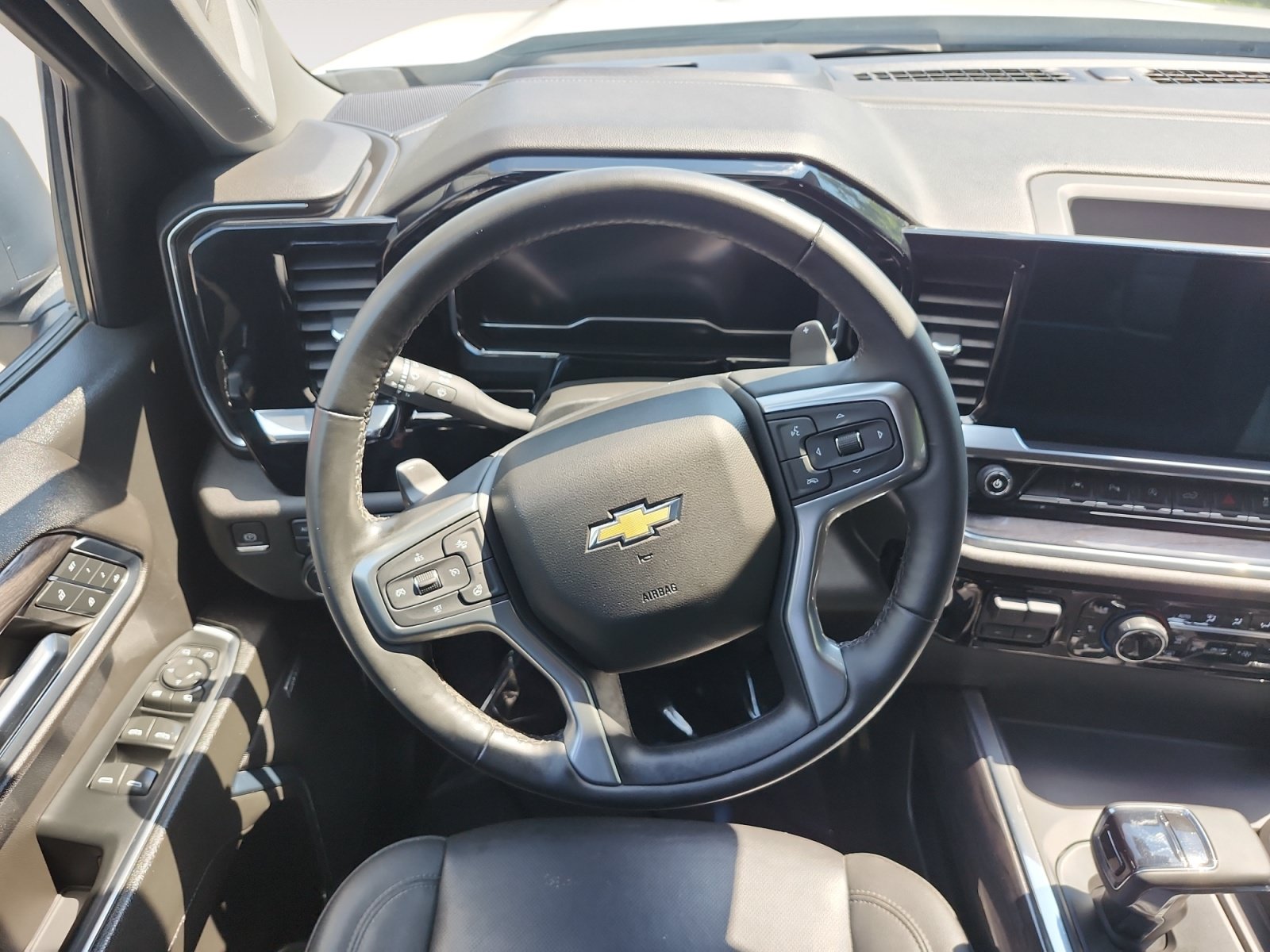 Used 2023 Chevrolet Silverado 1500 LTZ w/ LTZ Convenience Package II AWD/4WD image 12