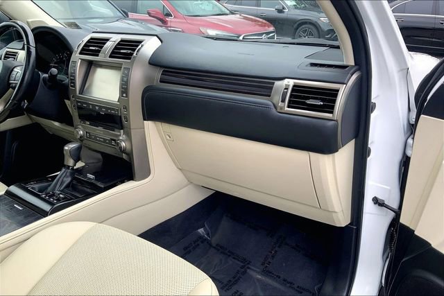 Used 2020 Lexus GX 460 Premium w/ Premium Package AWD/4WD image 15