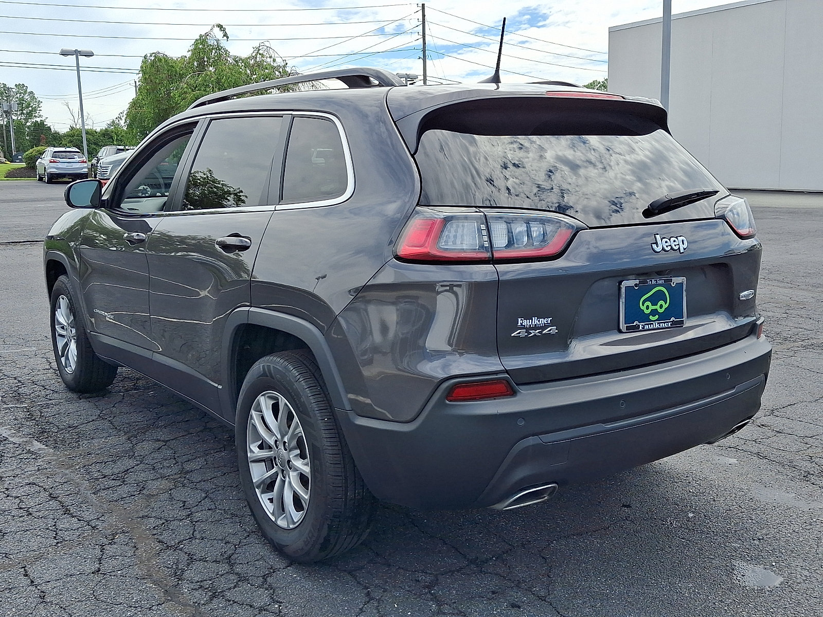 Used 2022 Jeep Cherokee Latitude Lux w/ Sun & Sound Group AWD/4WD image 4