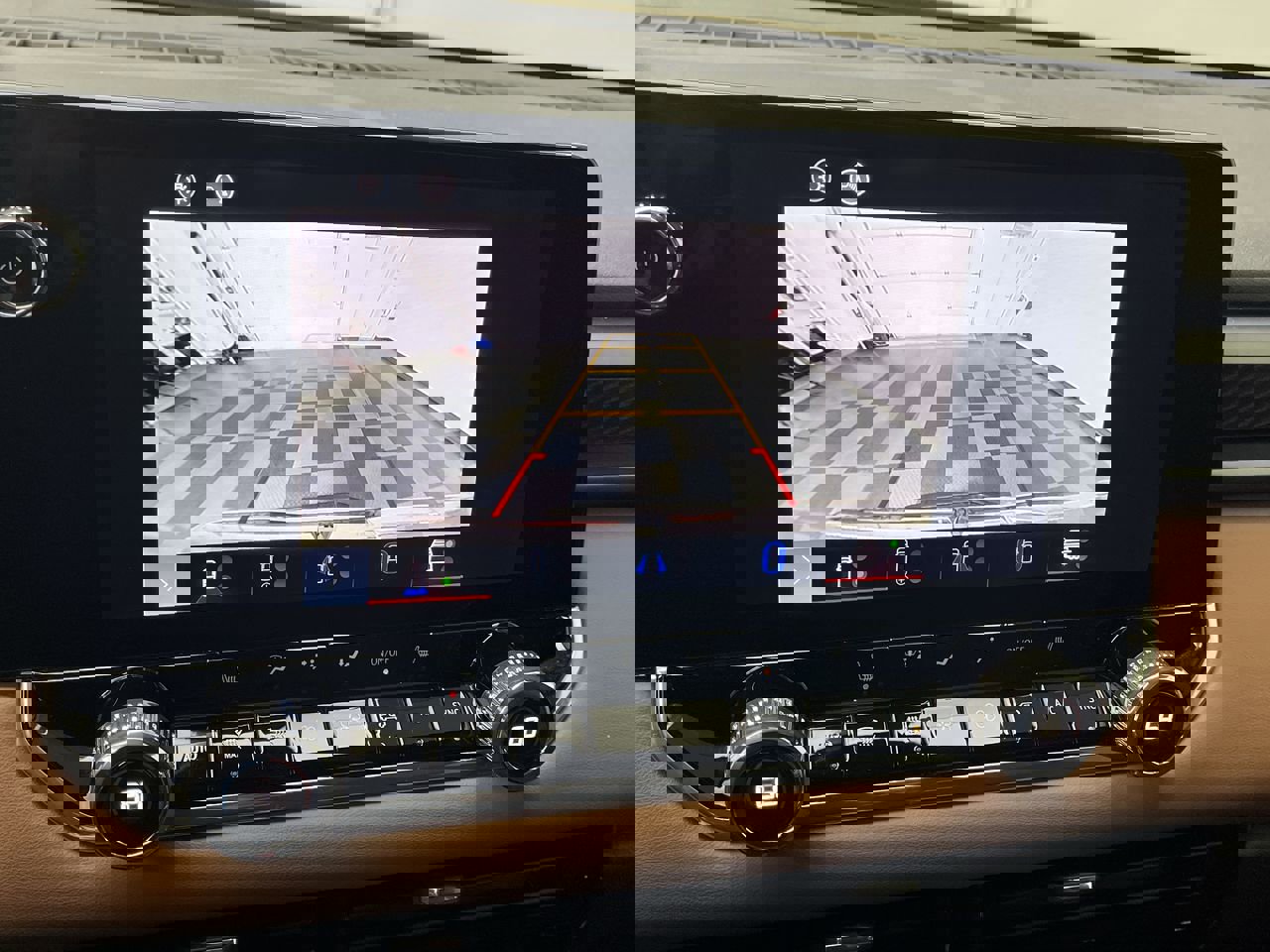 Used 2024 GMC Canyon AT4 w/ Technology Package image 6