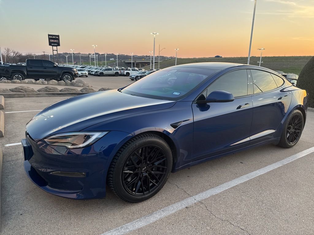 Used 2023 Tesla Model S Standard Range image 1