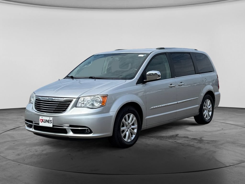 Used 2012 Chrysler Town & Country Limited FWD image 5