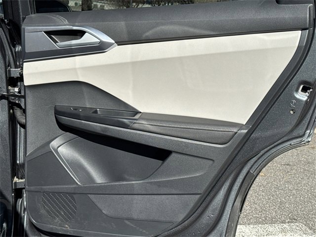 Used 2025 Volkswagen Taos SE image 16