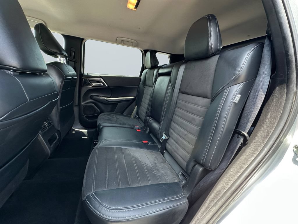 Used 2024 Mitsubishi Outlander SE FWD image 13