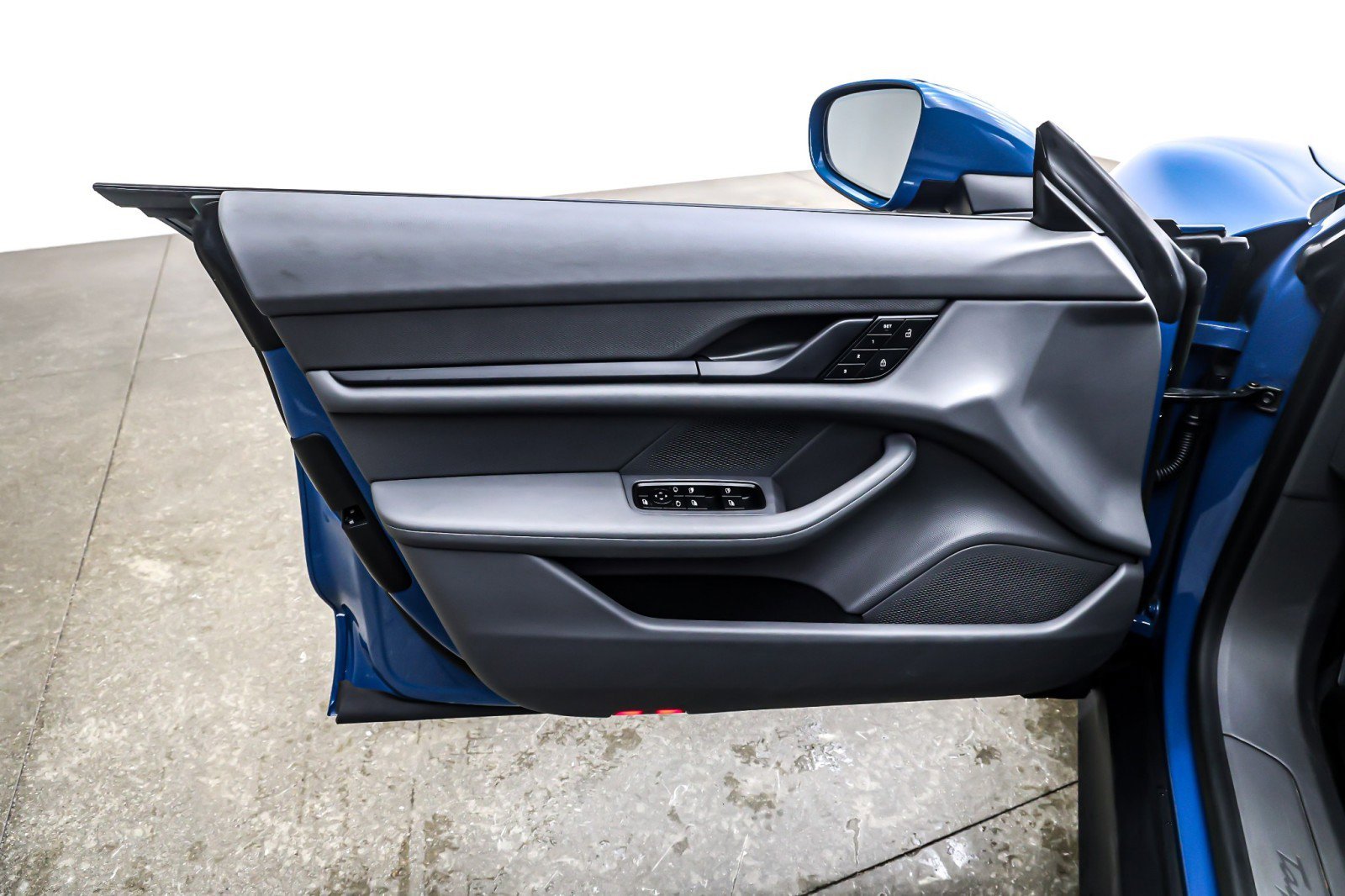 Used 2023 Porsche Taycan RWD image 22