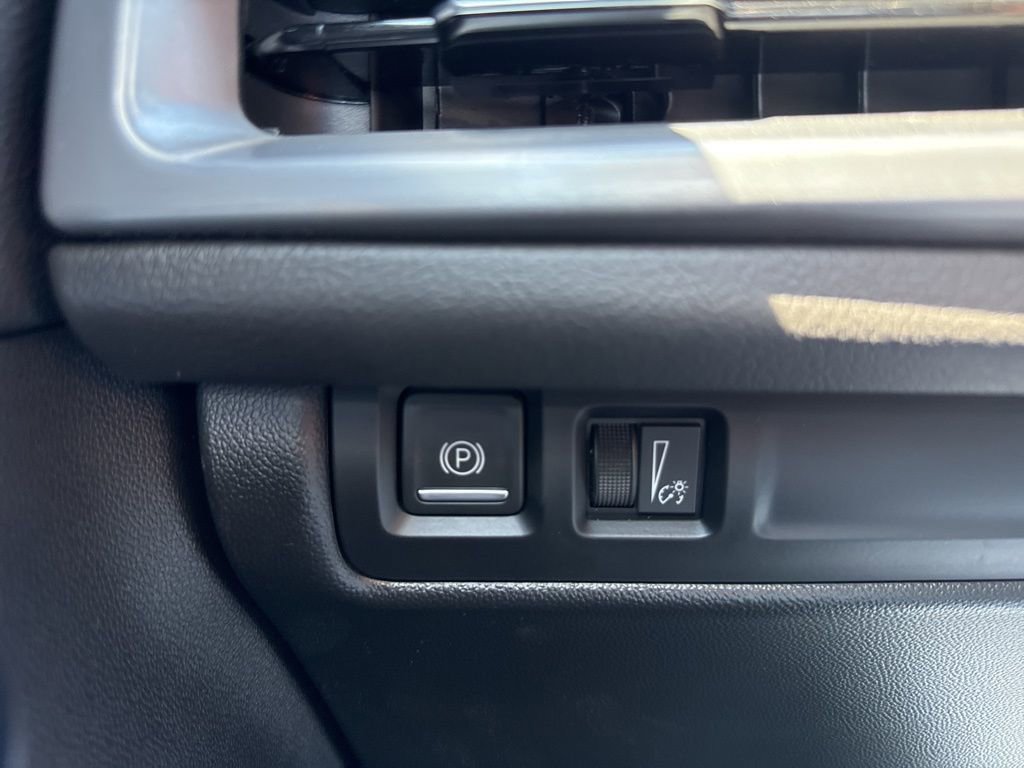 Used 2024 Cadillac XT4 Premium Luxury image 20