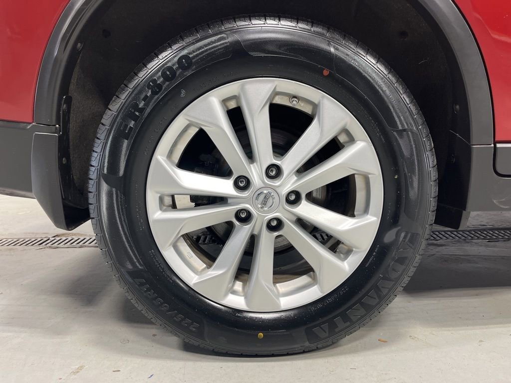 Used 2016 Nissan Rogue SV w/ SV Premium Package image 39