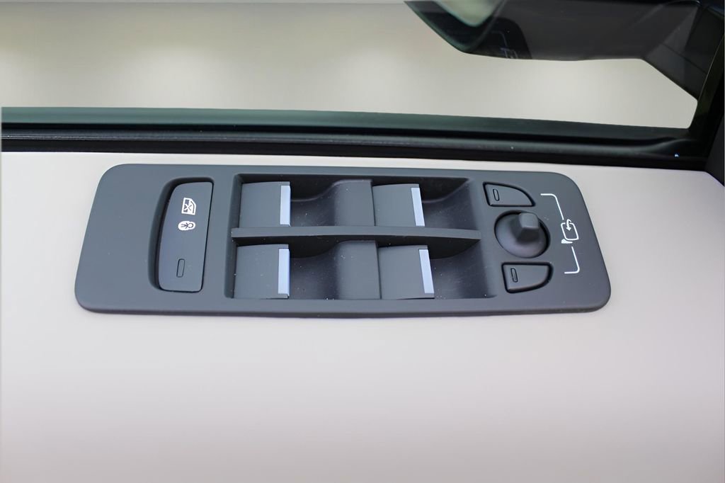 New 2025 Land Rover Discovery Sport S AWD/4WD image 11