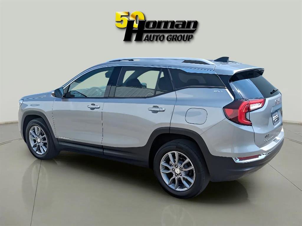 Used 2024 GMC Terrain SLT image 3