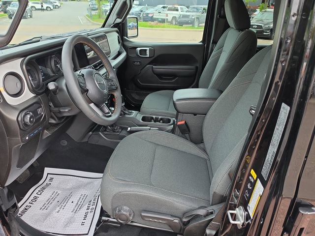 Used 2024 Jeep Wrangler Unlimited AWD/4WD image 9