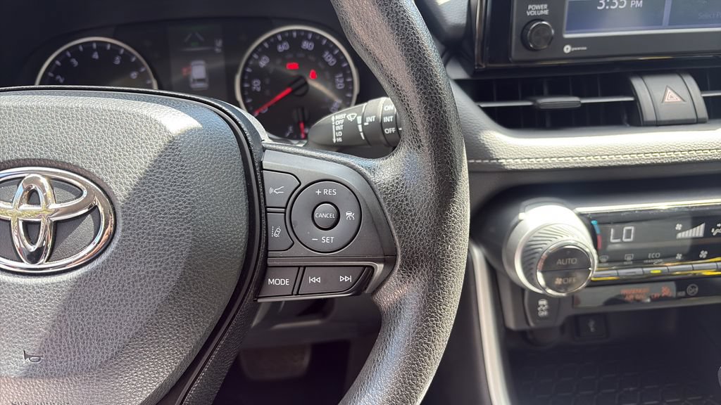Used 2021 Toyota RAV4 XLE FWD image 21
