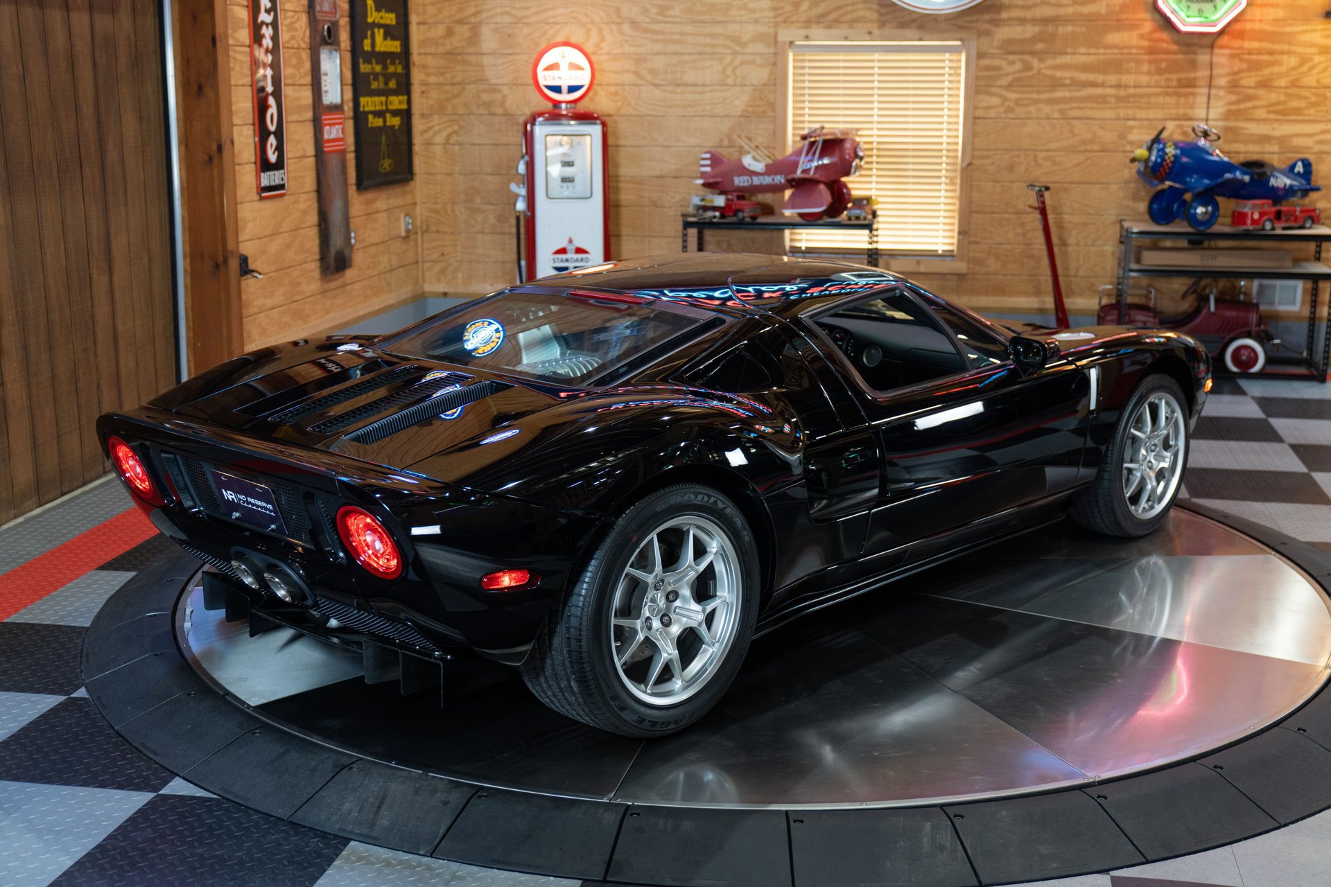 Used 2006 Ford GT image 27