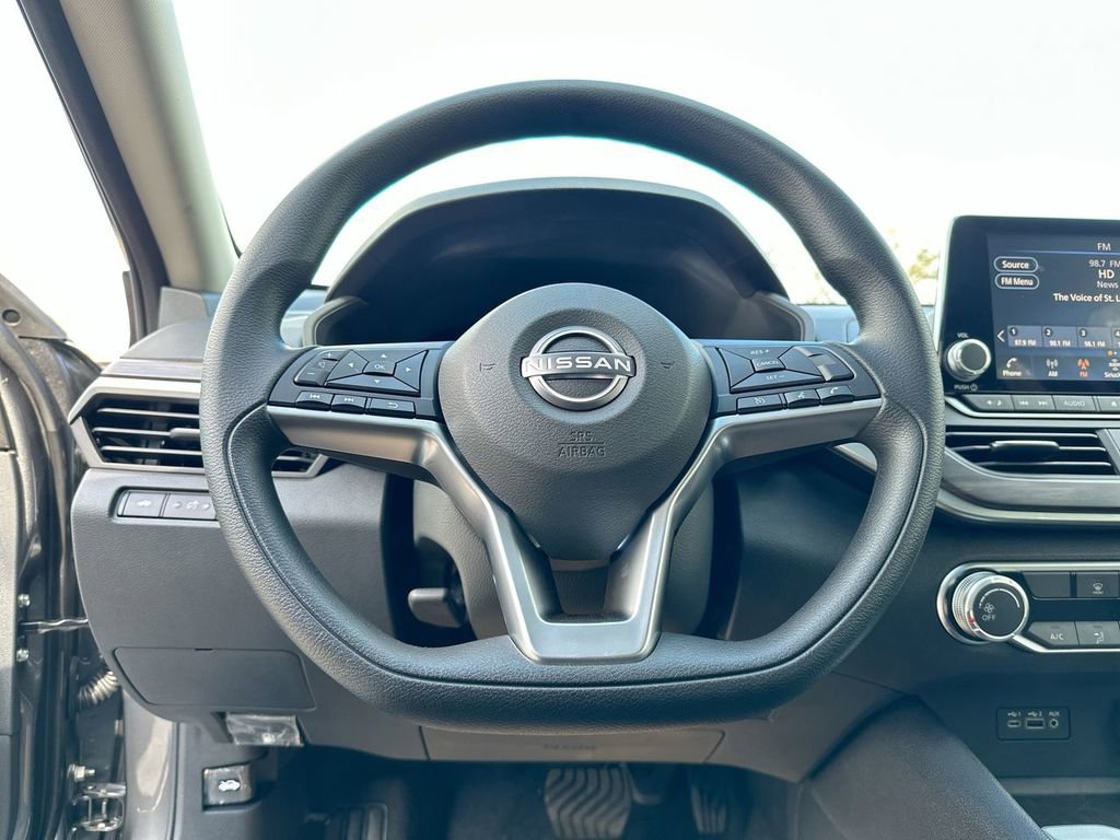 Used 2025 Nissan Altima 2.5 SV image 24