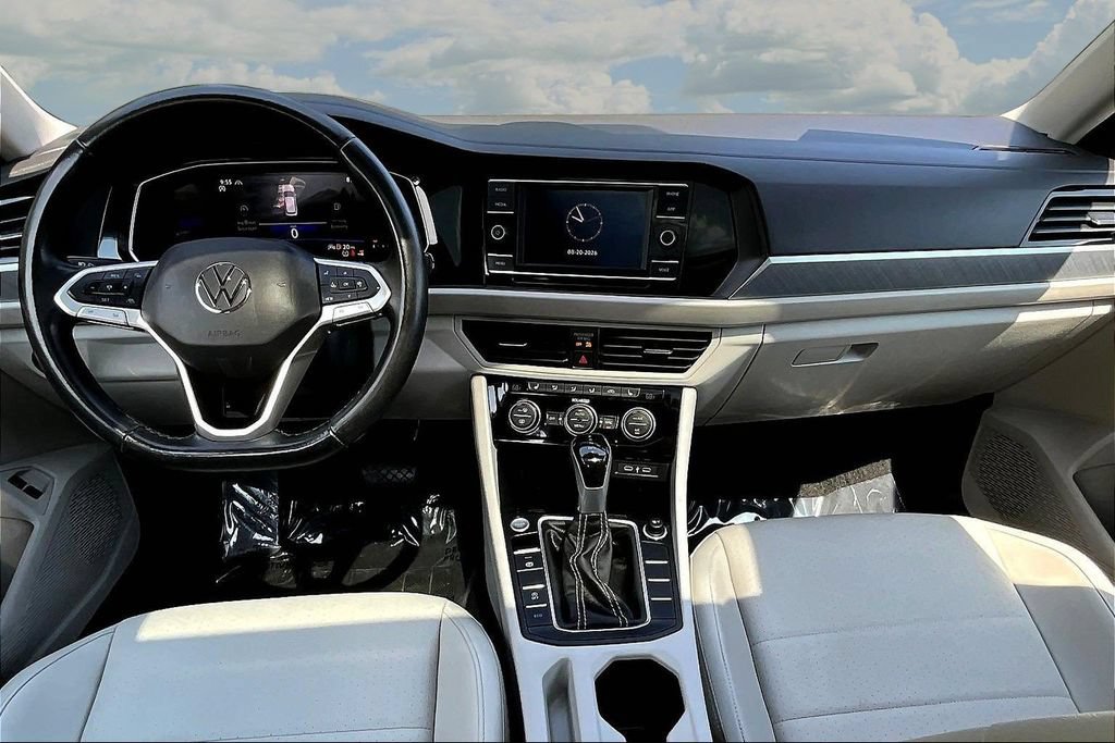Used 2023 Volkswagen Jetta SE FWD image 9