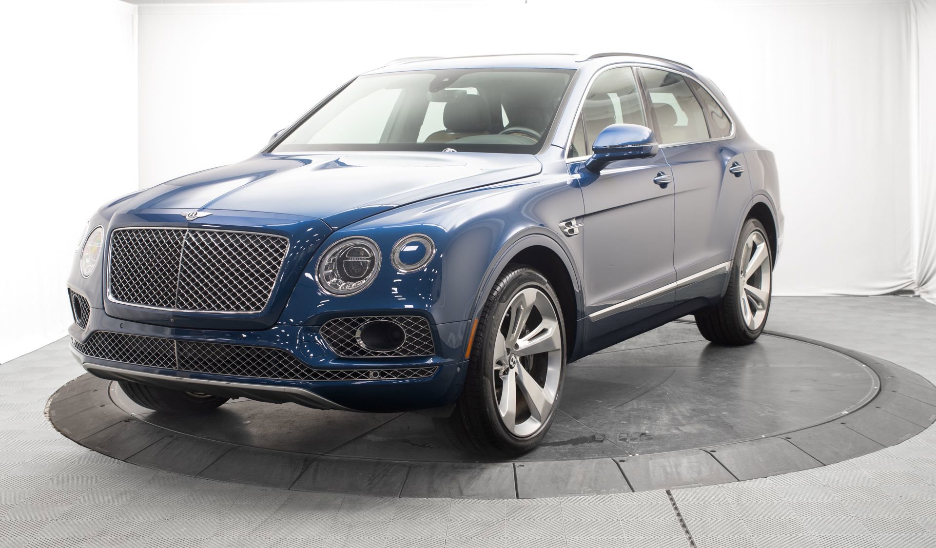 Used 2018 Bentley Bentayga Activity image 7