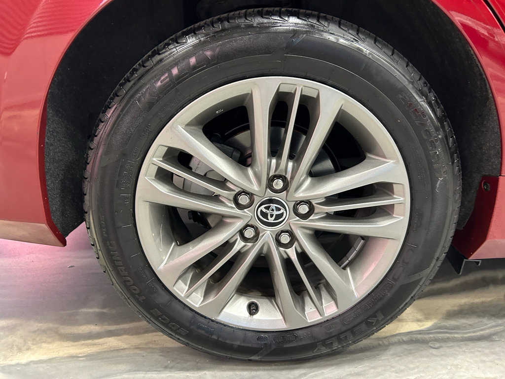 Used 2016 Toyota Camry SE w/ Moonroof Package FWD image 20