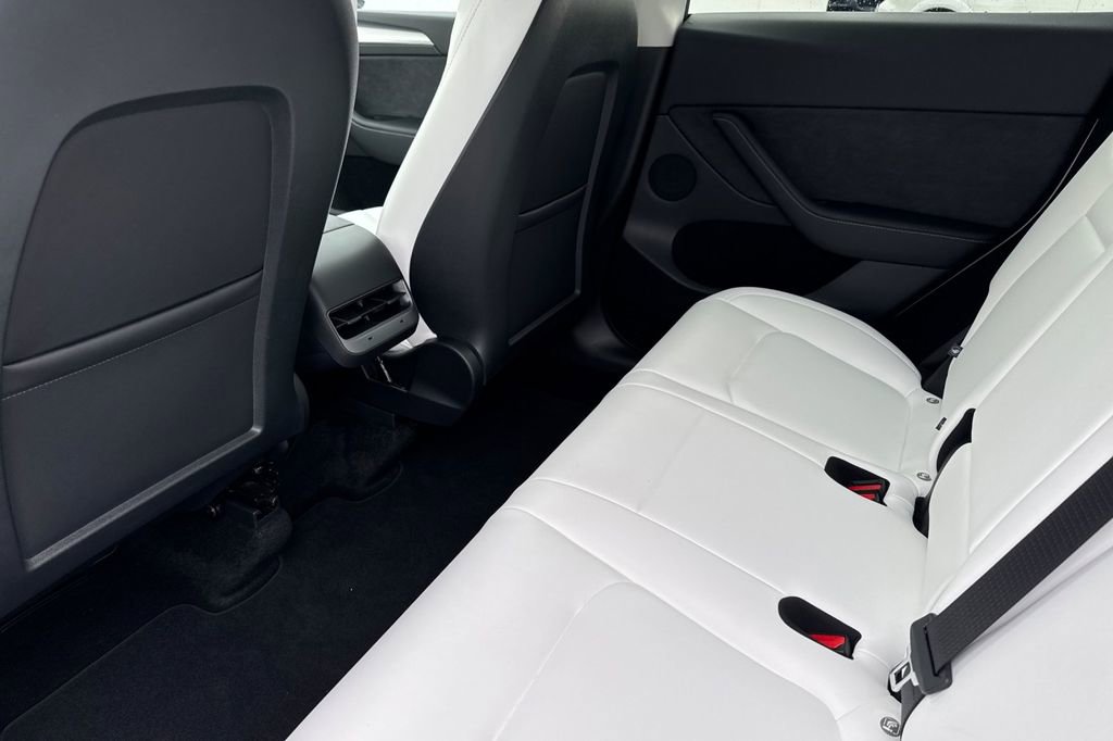 Used 2025 Tesla Model Y Performance image 11