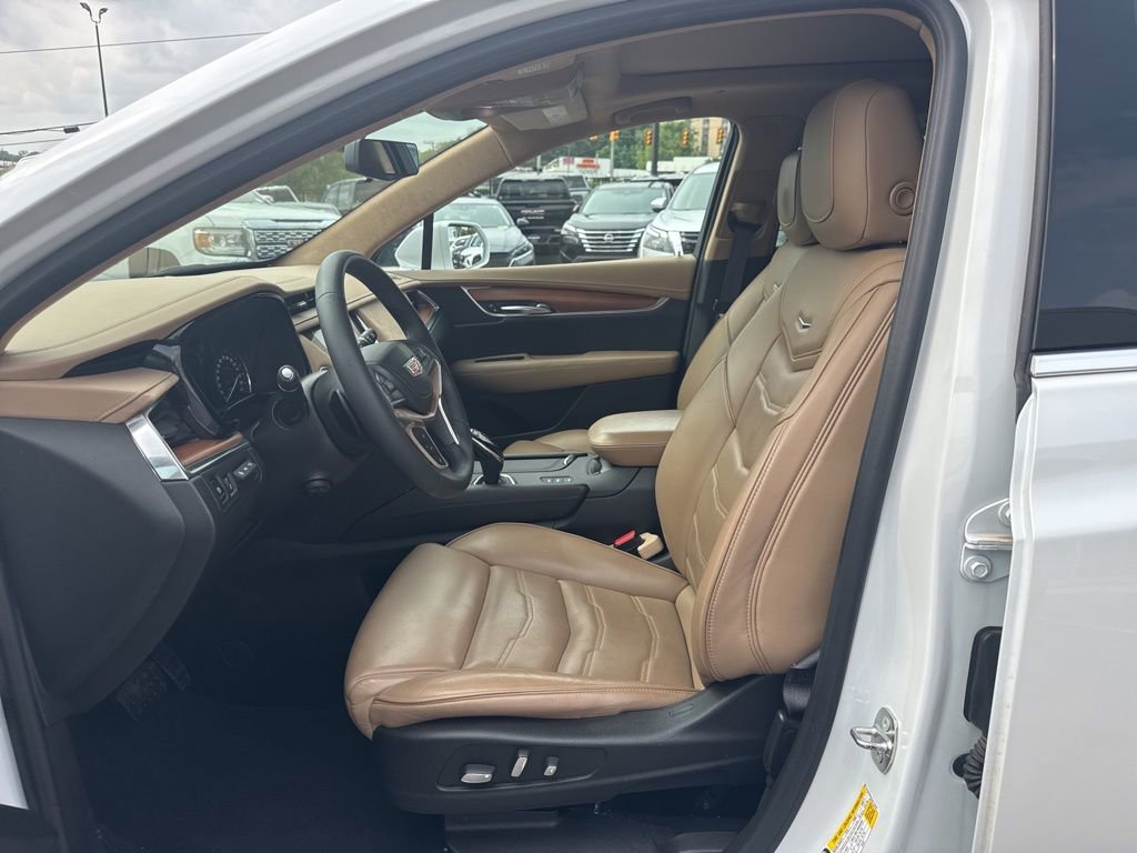 Used 2018 Cadillac XT5 Platinum w/ Driver Assist Package AWD/4WD image 13