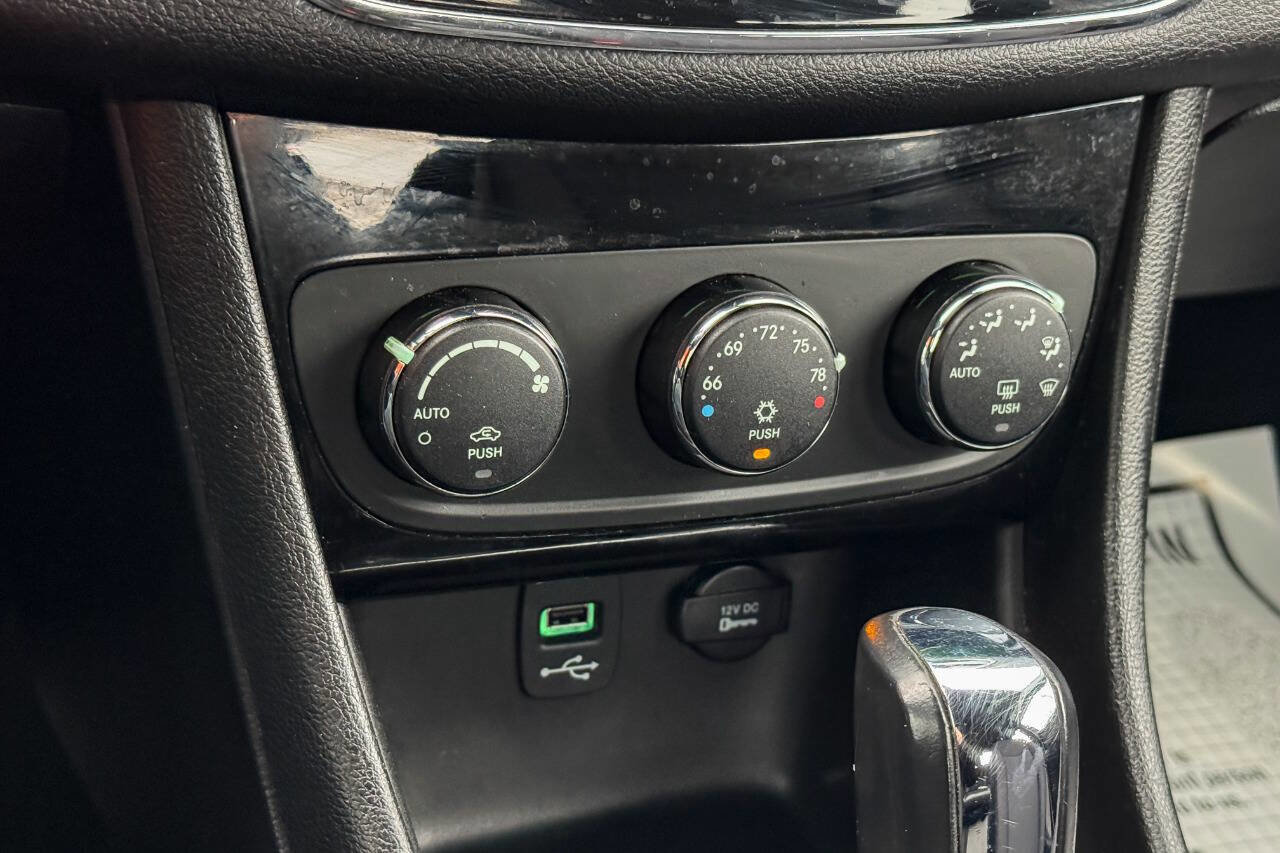 Used 2014 Chrysler 200 Touring w/ 200 S Group FWD image 25