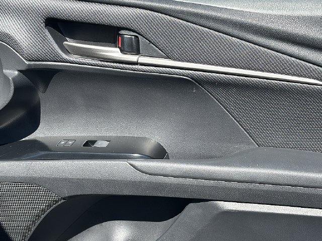 Used 2025 Toyota Camry SE FWD image 12