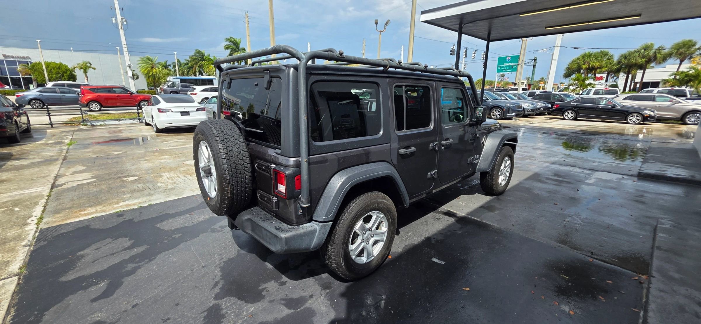 Used 2018 Jeep Wrangler Unlimited Sport w/ Technology Group AWD/4WD image 27
