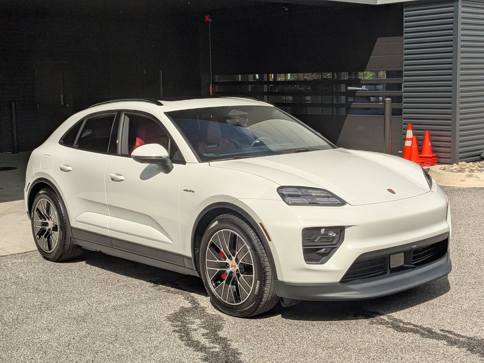 New 2025 Porsche Macan 4S Electric image 7