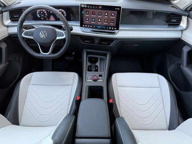 New 2025 Volkswagen Tiguan SE image 19
