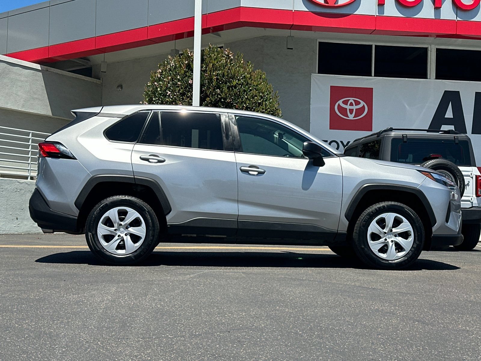 Used 2024 Toyota RAV4 LE AWD/4WD image 6