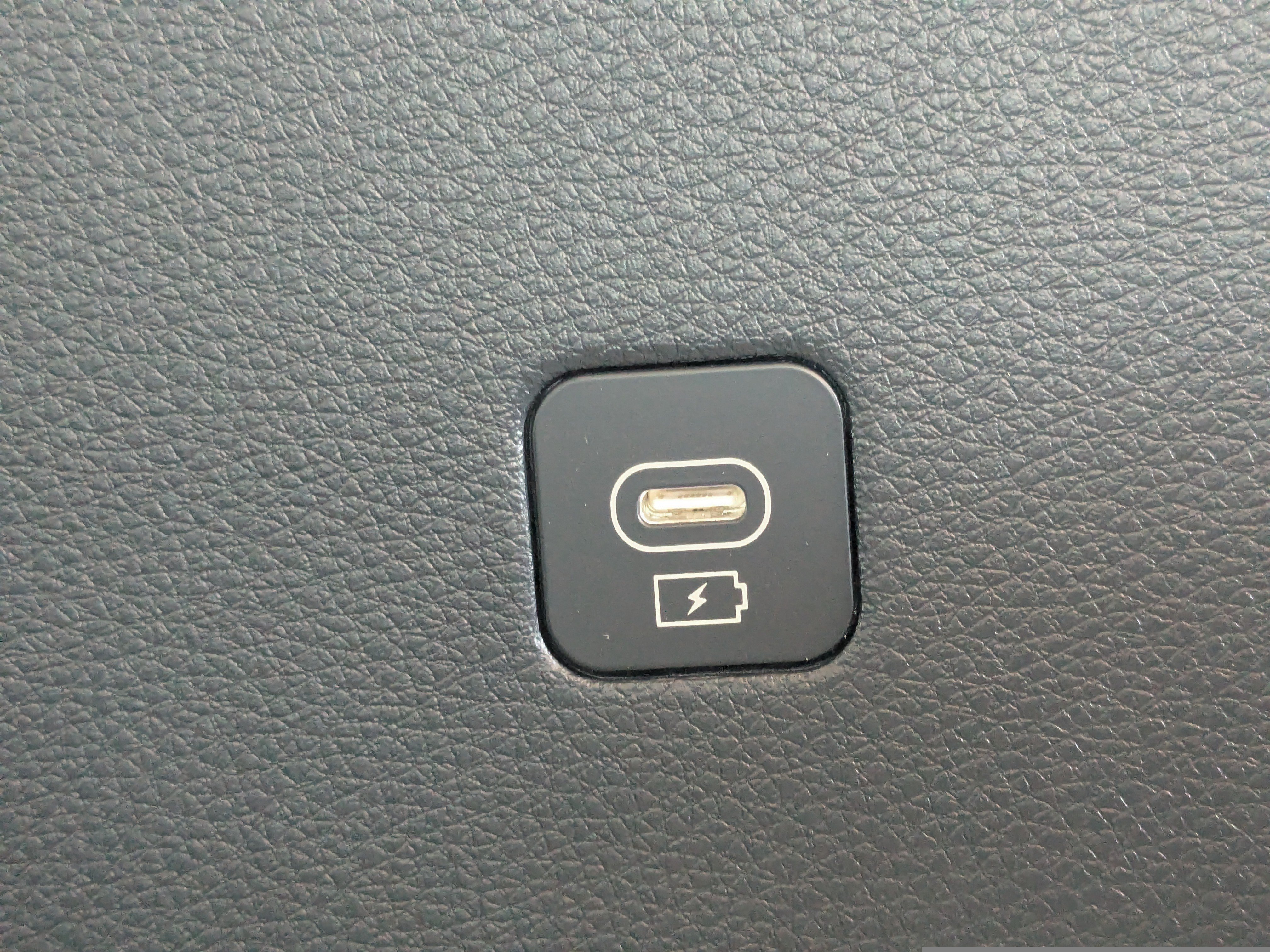 New 2026 Kia Carnival EX FWD image 16