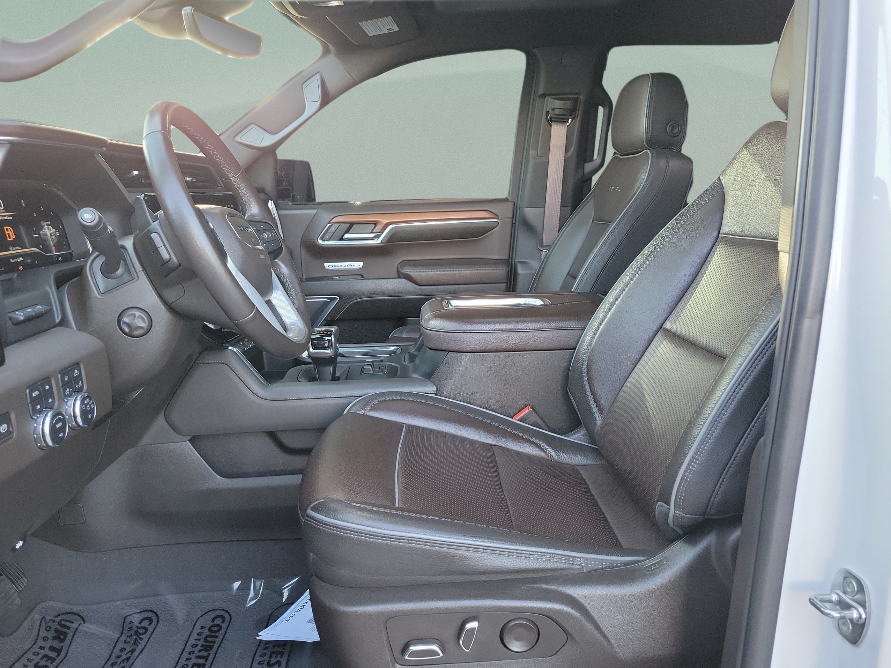 Used 2022 GMC Sierra 1500 Denali w/ Denali Reserve Package AWD/4WD image 16