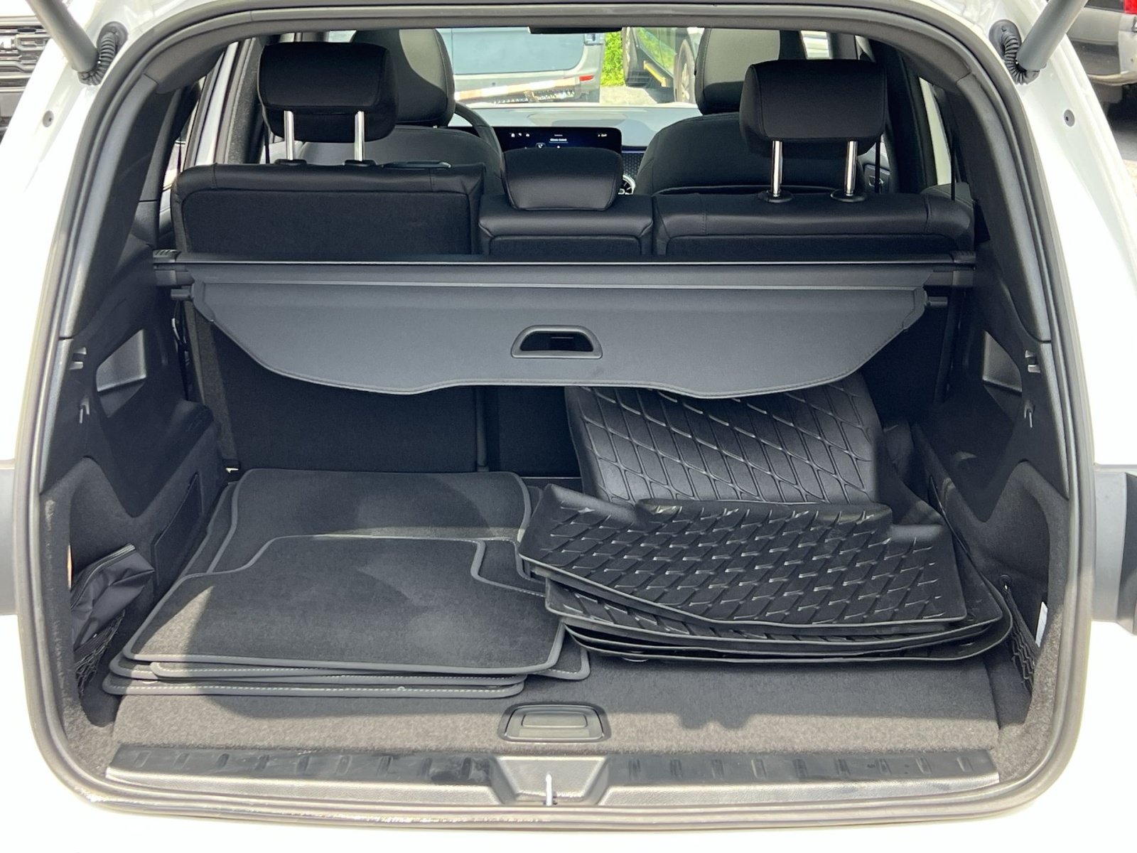 Used 2026 Mercedes-Benz GLB 250 4MATIC image 31