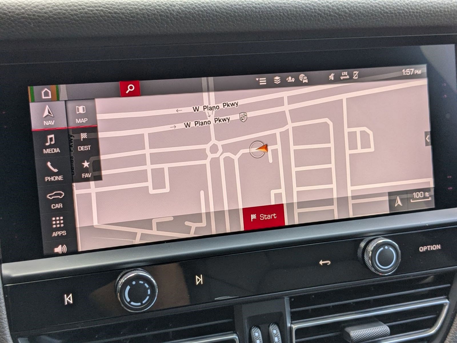 Certified 2025 Porsche Macan image 18