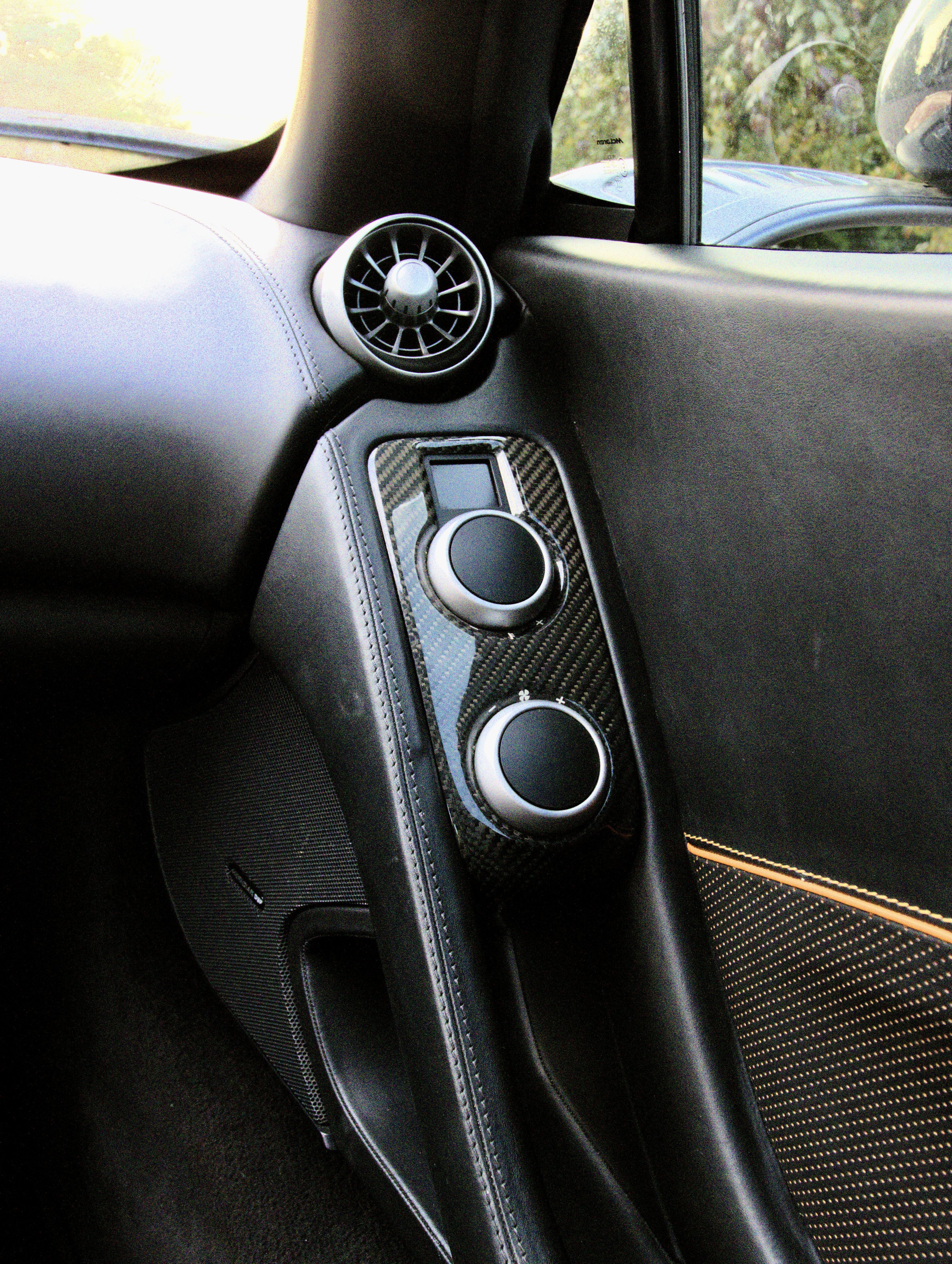 Used 2015 McLaren 650S Spider RWD image 21