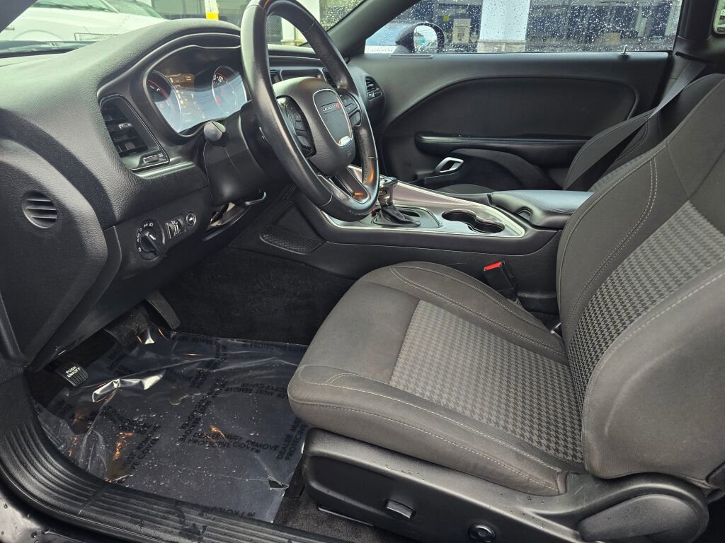 Used 2019 Dodge Challenger SXT image 21