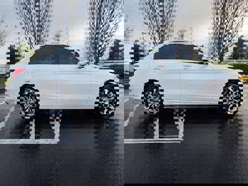 Used 2015 Mercedes-Benz C 300 4MATIC Sedan image 4