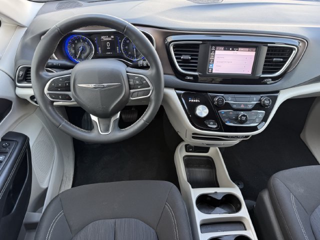 Used 2022 Chrysler Voyager LX FWD image 11