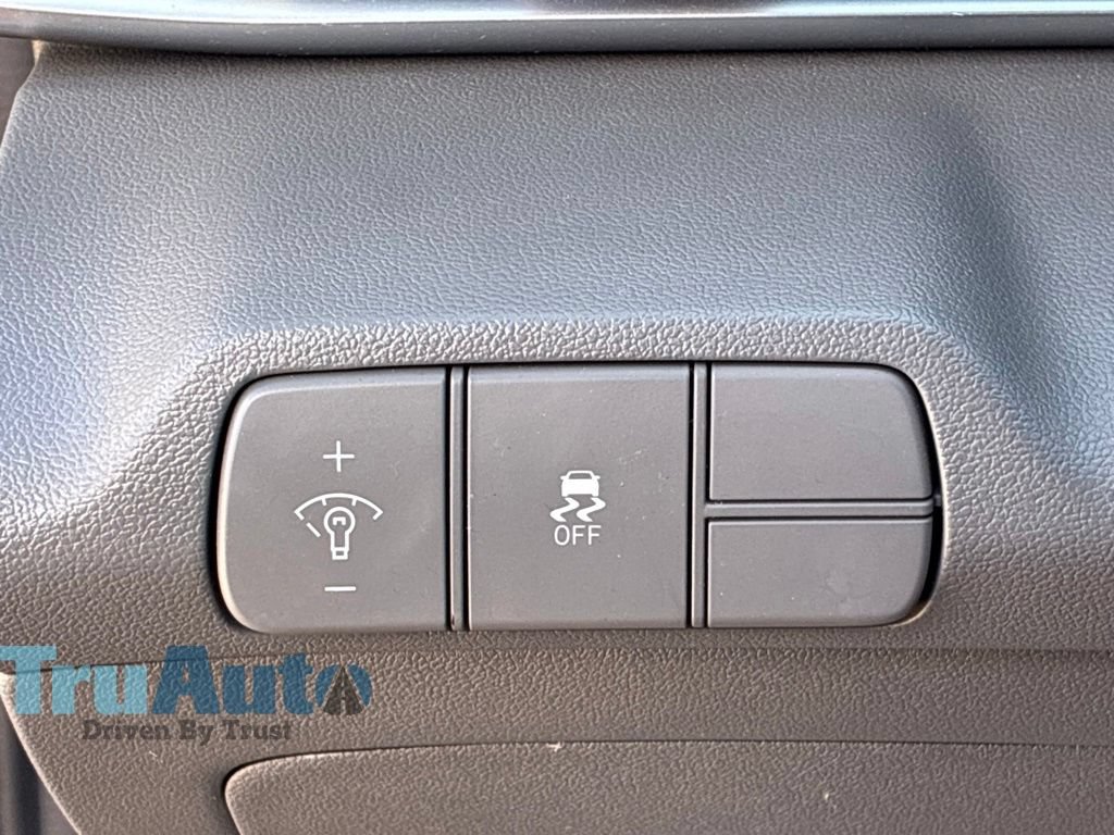Used 2024 Hyundai Elantra SEL FWD image 35