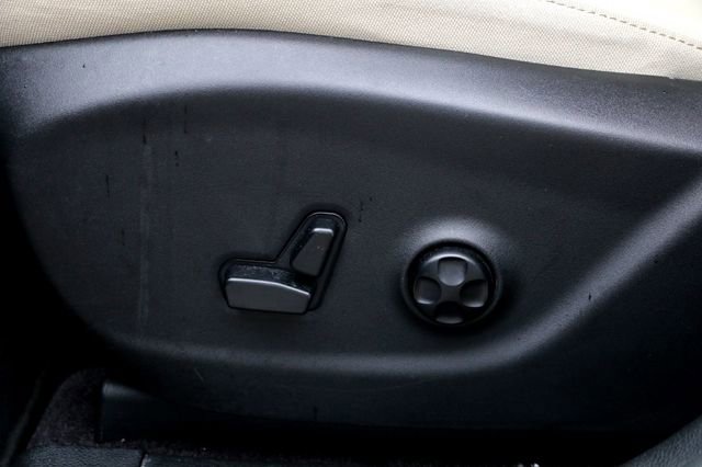 Used 2016 Jeep Cherokee Latitude w/ Comfort/Convenience Group FWD image 12