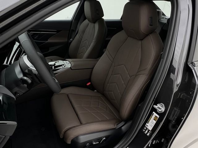 New 2026 BMW 530i xDrive w/ M Sport Package AWD/4WD image 8