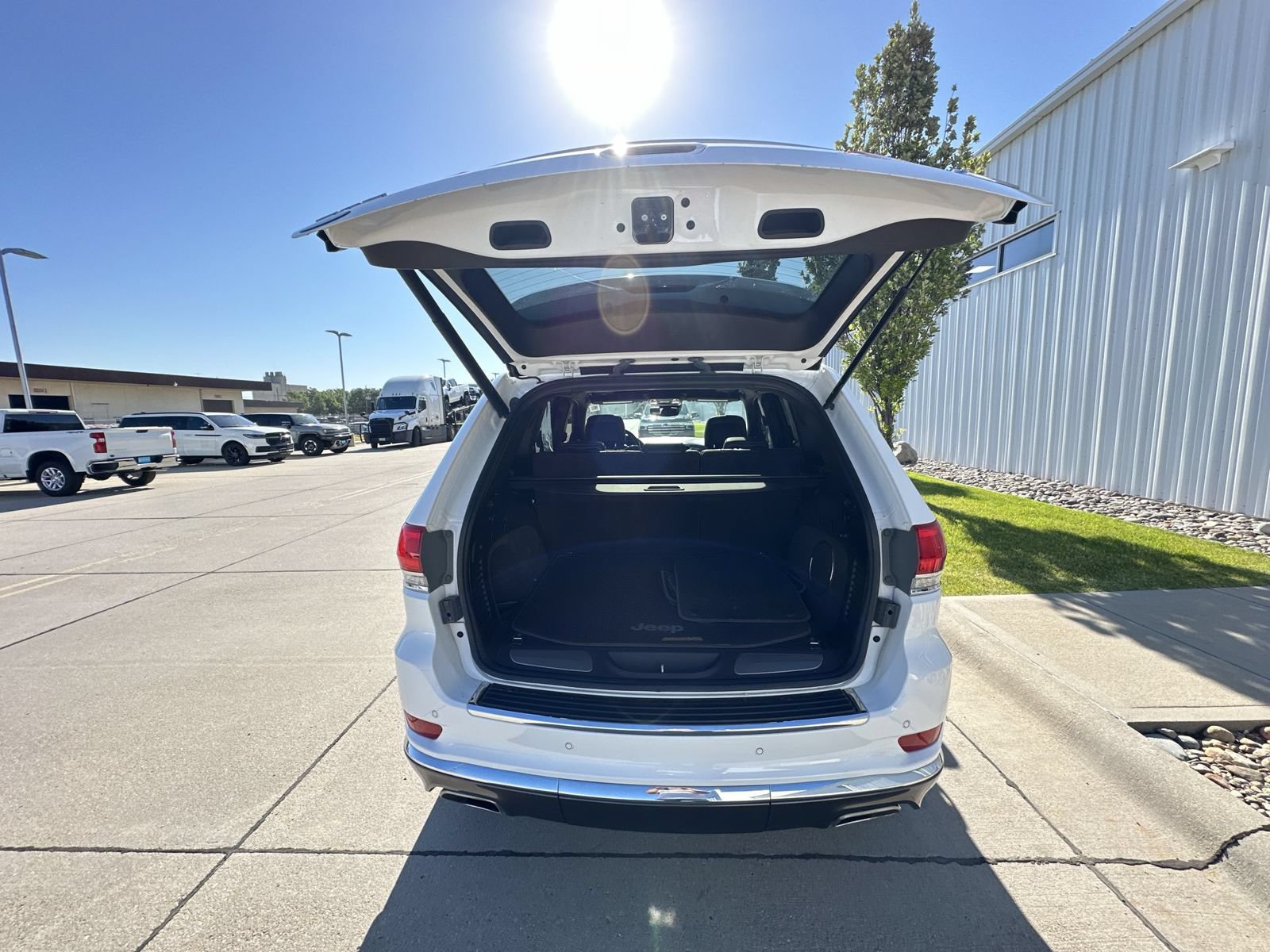 Used 2019 Jeep Grand Cherokee Summit AWD/4WD image 25