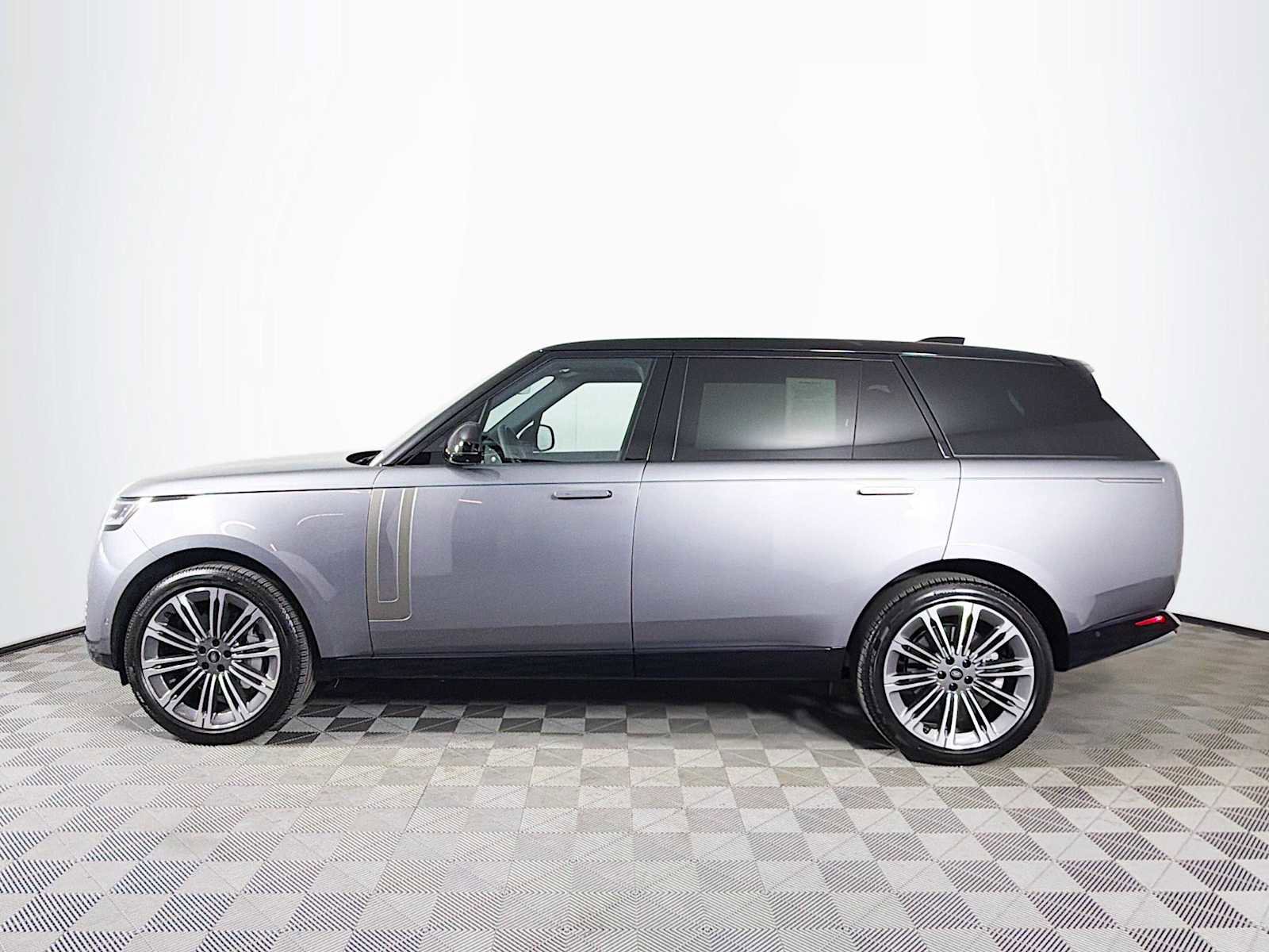 Used 2025 Land Rover Range Rover Long Wheelbase SE AWD/4WD image 8