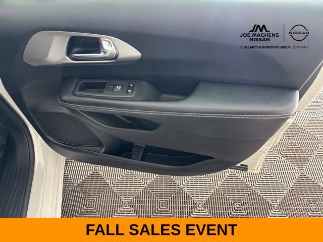 Used 2021 Chrysler Pacifica Limited w/ Uconnect Theater Family Group AWD/4WD image 35