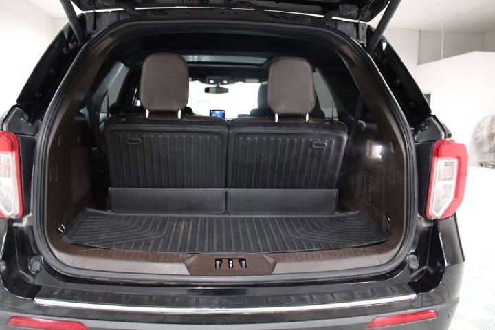 Used 2022 Ford Explorer King Ranch w/ Technology Package image 13